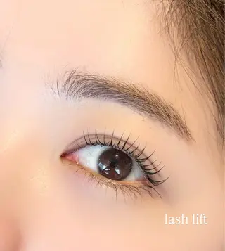 マツエク・マツパ LUCY NAIL&EYE所属・LUCY心斎橋 奥野の眉毛・アイブロウイメージ