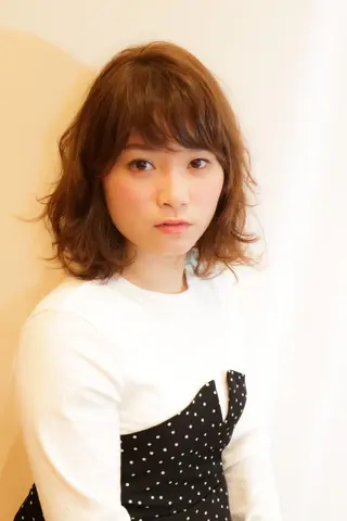 ミディアム 浦田 智里のヘアスタイル