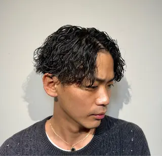 ミディアム パーマ メンズ ラヴィニュースタンダードバーバー浜松町店所属・CHIBA RUKIYAのヘアスタイル