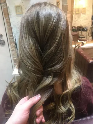 カラー youres hair 新宿三丁目所属・髪質改善カラー、美髪 トリートメント専門のヘアスタイル