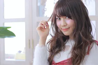 ロング カラー パーマ ヘアアレンジ 推し活専用 【派手髪】飯野ゆかりのヘアスタイル