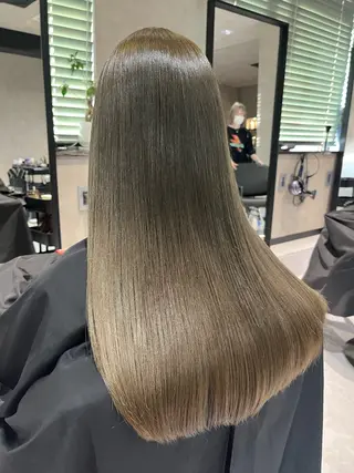 ロング カラー room肥後橋所属・room ヨネヤマのヘアスタイル