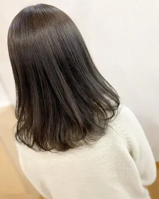 セミロング カラー 荒木 ひろかのヘアスタイル