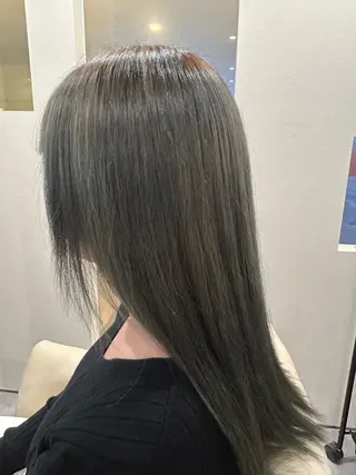 セミロング カラー 五ノ井 一世のヘアスタイル