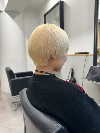 ショート カラー 切りっぱなしボブ レイヤー/縮毛矯正のヘアスタイル