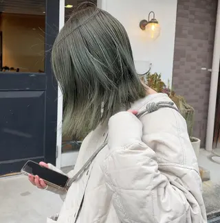 カラー 岡田 神奈のヘアスタイル