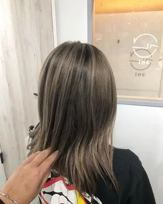 セミロング カラー 当日予約🆗ショート /ハイライト/松本のヘアスタイル
