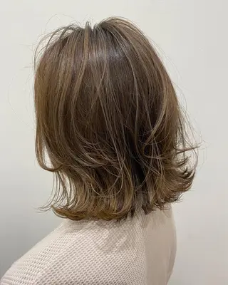ミディアム カラー 石田 優菜のヘアスタイル
