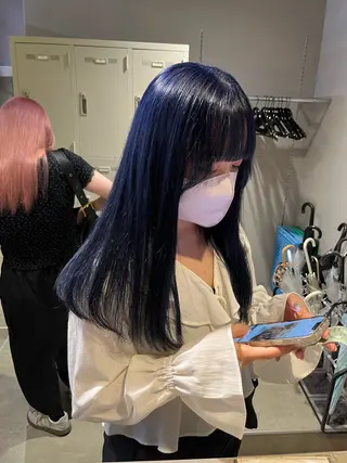 セミロング 寒色＆ブリーチ特化 寒色MiOのヘアスタイル