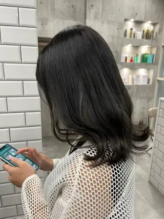 ミディアム カラー newi赤羽 HINATAのヘアスタイル