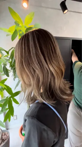 ミディアム 小山洋次/阪急茨木/ 透明感カラーショートのヘアスタイル