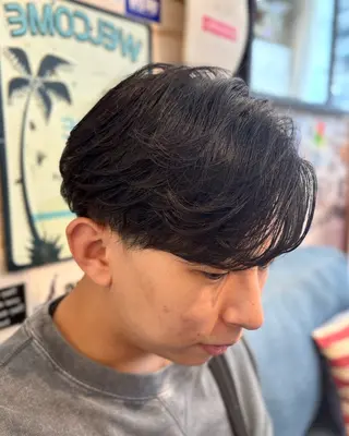 パーマ メンズ ショート、韓国メンズ ヘアのかつらぎのヘアスタイル