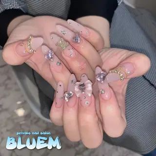 ネイル BLUEM なな🐶のネイルデザイン