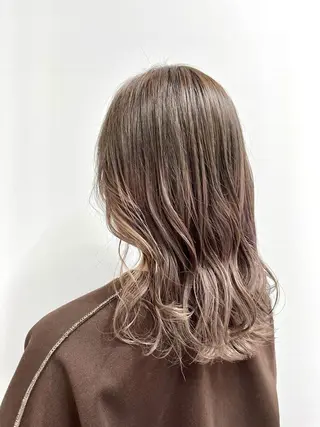 セミロング カラー 山本 佳奈のヘアスタイル