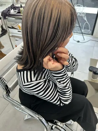 ミディアム なつめ🐶ショート ベージュカラーのヘアスタイル