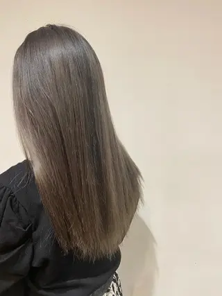 ロング カラー カマチョ タイスのヘアスタイル