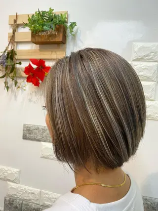 ミディアム カラー ショートボブ✨️ 池田芽生のヘアスタイル