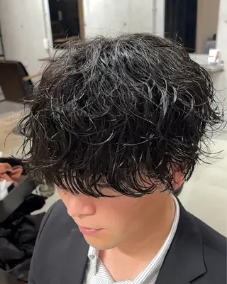 パーマ メンズ 会社で浮かない ビジネスヘア/心斎橋のヘアスタイル
