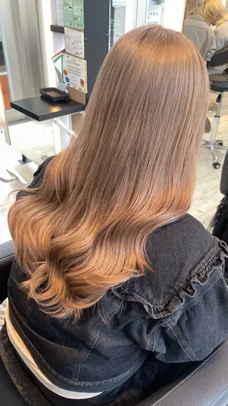 ロング カラー ブリーチ/髪質改善/ ハイトーン/暖色のヘアスタイル