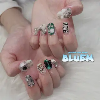 ネイル BLUEM なな🐶のネイルデザイン