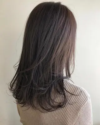 セミロング RYOMA/ 似合わせ🎧🤍のヘアスタイル