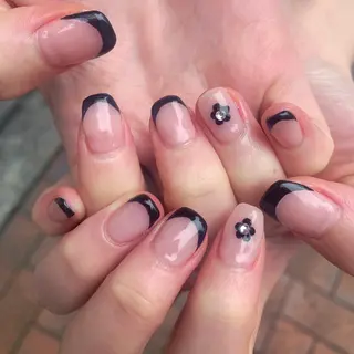 ネイル Shiori･:* 💫のネイルデザイン