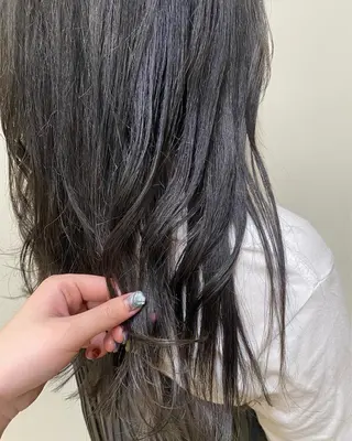 カラー 勝海 絢音のヘアスタイル