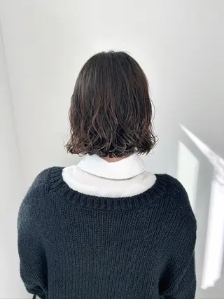 ミディアム カラー パーマ ENIF ツキのヘアスタイル