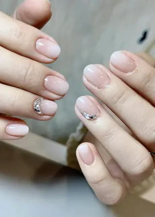 ネイル RAFFINE 月🦋🩵のネイルデザイン