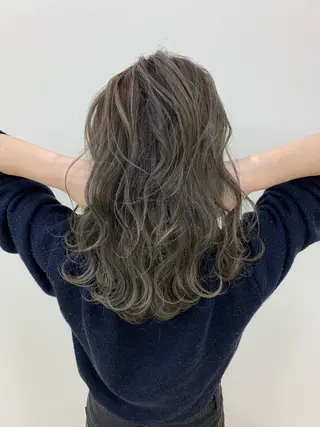 セミロング 心斎橋/海外レイヤー 募集中三好玲奈のヘアスタイル