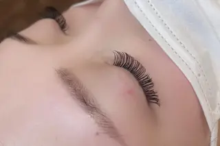 マツエク・マツパ まつ毛パーマ専門プライベートサロンEmmy(エミー)所属・saki🌷 Emmyのマツエク・マツパデザイン