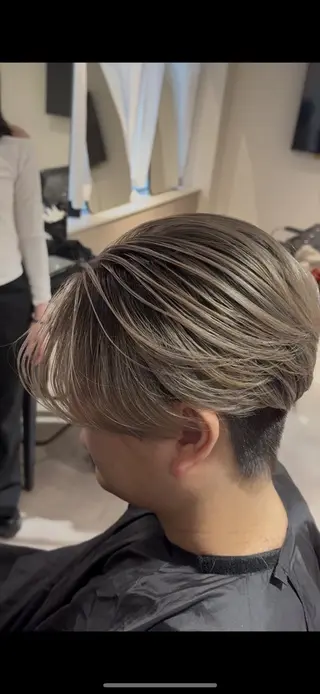 カラー メンズ Seleneコウキ ブリーチ/ハイトーンのヘアスタイル