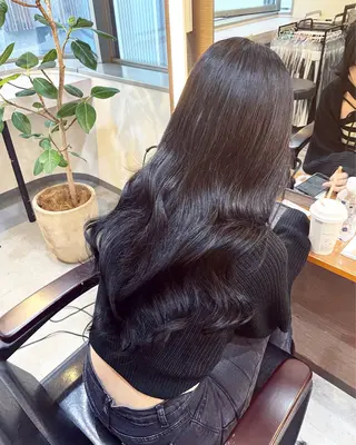 ロング アールバイニーナ所属・R by NINA アールバイニーナのヘアスタイル