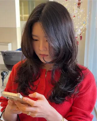 ロング salowin 原宿 aroa所属・韓国／ハッシュカット ／透明感カラー／金野のヘアスタイル