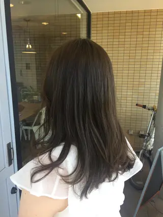 ロング カラー ツキダテ ユイのヘアスタイル