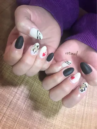 ミディアム ネイル ツメトマツゲ .のネイルデザイン