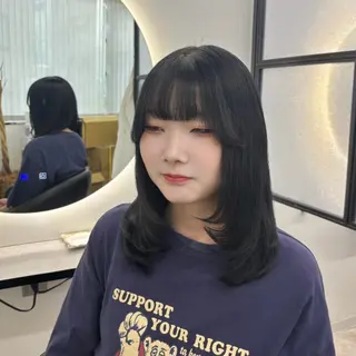 セミロング カラー Ren. 🦋デザインカラーのヘアスタイル