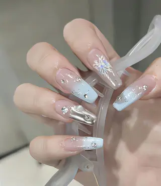 ネイル RAFFINE haru🦋🩵のネイルデザイン