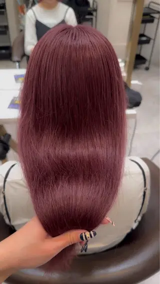 ロング Nanami / ベージュ/グレージュのヘアスタイル