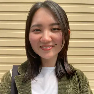 ミディアム カラー ホリケ アオイのヘアスタイル