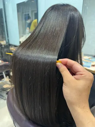 セミロング カラー 髪質改善✨️レイヤー クボタリョウのヘアスタイル