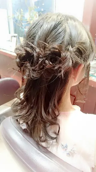 ヘアアレンジ ミディアム nailist🍒 ヤマザキのネイルデザイン