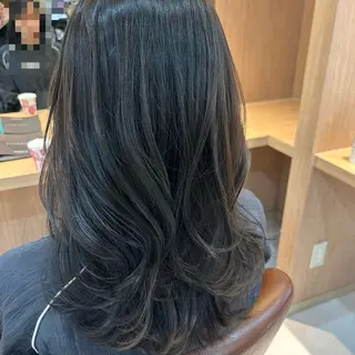 セミロング カラー 大八木 美咲のヘアスタイル