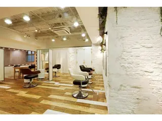 角床直哉 カラーカットNO 1のヘアスタイル