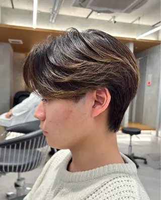 メンズ ニュアンスパーマ/ 毛流れ/ハイトーンのヘアスタイル