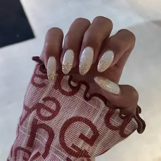 ネイル 𝑟𝑖𝑠𝑎 🕯‎🤍のネイルデザイン