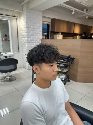 ショート パーマ メンズ フェザーパーマ職人 🪶ryosukeのヘアスタイル