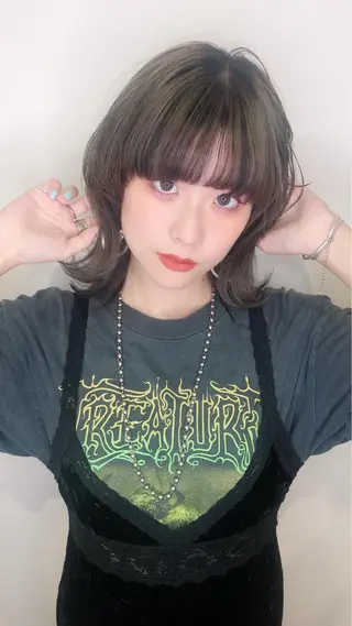 ミディアム カラー ウルフカット／吉村 桃子のヘアスタイル