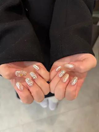 ネイル R'well所属・はばすみれ🎀ﾈｲﾙ 光ﾌｪｲｼｬﾙ ﾍｱのネイルデザイン