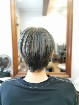 ショート カラー プリバート所属・上間 洋子のヘアスタイル